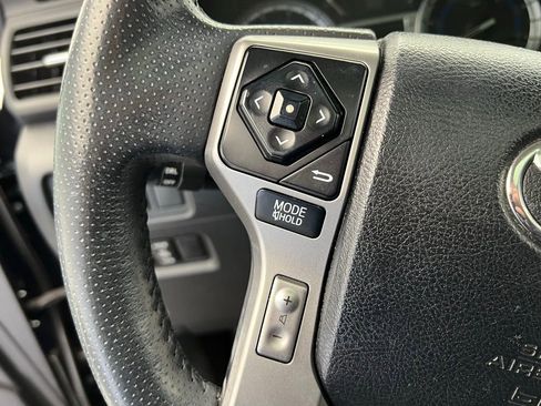 Used 2017 Toyota 4Runner SR5 Premium image 18