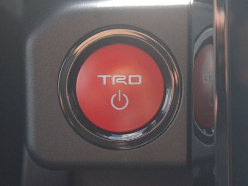 Used 2025 Toyota 4Runner TRD Off-Road Premium AWD/4WD image 9