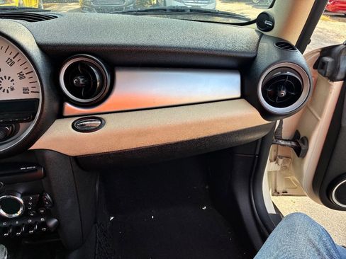 Used 2011 MINI Cooper Hardtop image 17