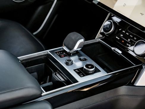 Used 2022 Land Rover Range Rover SE image 18