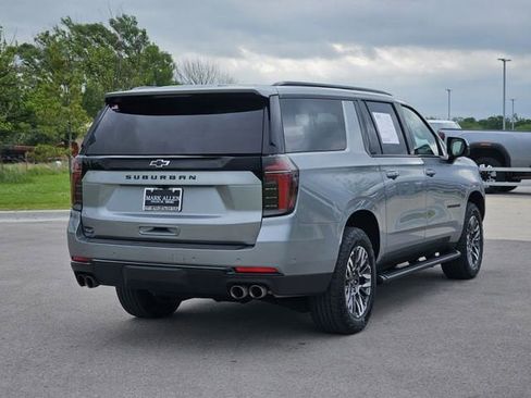 Used 2025 Chevrolet Suburban Z71 AWD/4WD image 7
