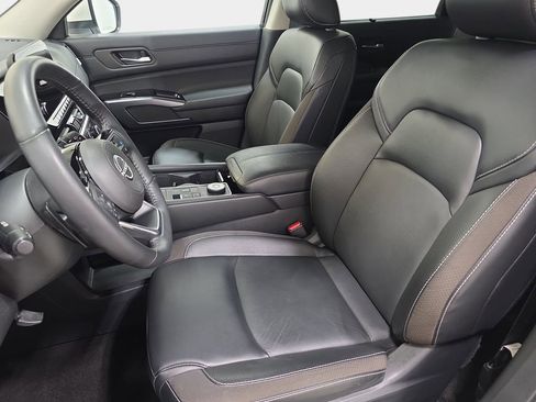 Used 2023 Nissan Pathfinder SL w/ Black Appearance Package AWD/4WD image 13
