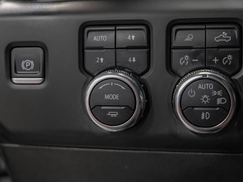 Used 2024 GMC Sierra 2500 AT4 w/ AT4 Premium Plus Package AWD/4WD image 30