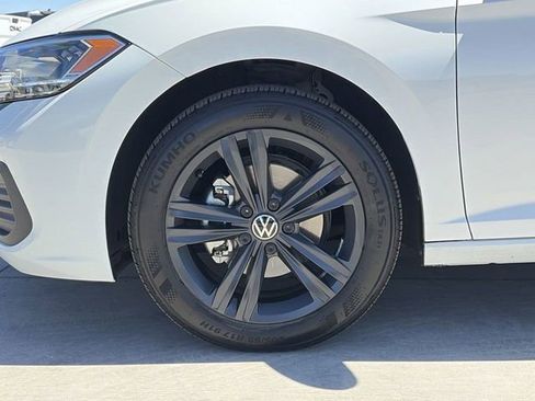 Used 2024 Volkswagen Jetta SE w/ Panoramic Sunroof Package image 10