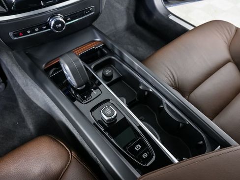 Certified 2025 Volvo V60 B5 Cross Country Plus image 18