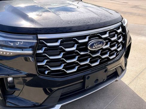 Used 2025 Ford Explorer Platinum w/ LUX Leather Package image 29