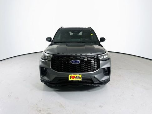 Used 2025 Ford Explorer ST-Line w/ ST-Line Street Pack AWD/4WD image 4