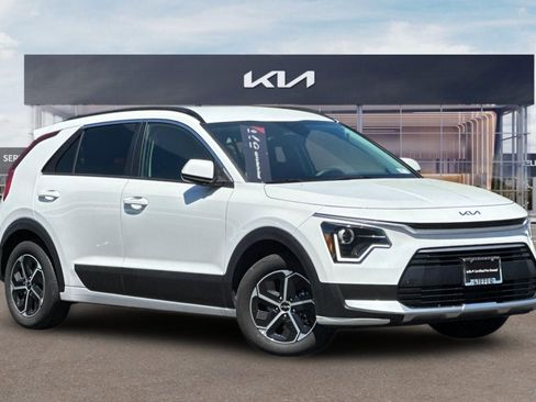 Certified 2025 Kia Niro LX FWD image 2