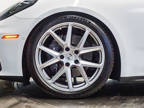 Certified 2024 Porsche Panamera 4 AWD/4WD image 9