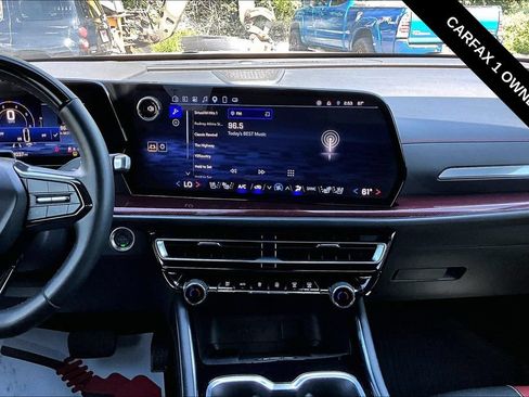 Used 2025 Chevrolet Traverse RS w/ LPO, Floor Liner Package FWD image 9