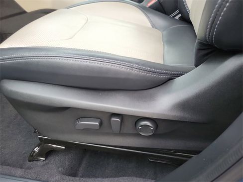 Used 2023 Subaru Forester Limited image 9