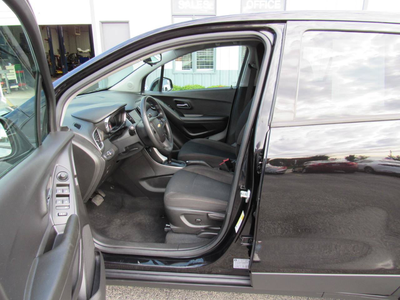 Used 2021 Chevrolet Trax LS w/ Tint and Cruise Package FWD image 14