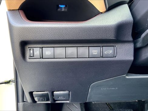 Used 2025 Toyota RAV4 Limited image 32