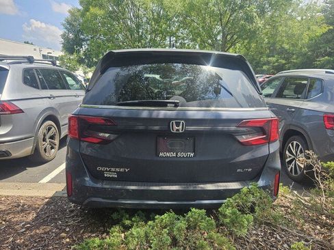 Used 2025 Honda Odyssey Elite image 3