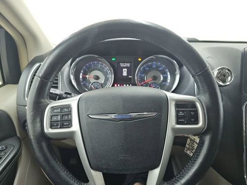 Used 2014 Chrysler Town & Country Touring-L w/ Driver Convenience Group FWD image 16