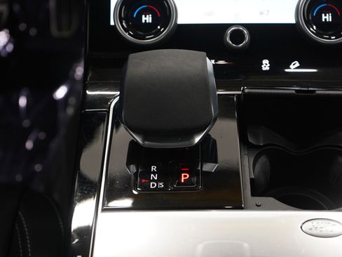 Used 2023 Land Rover Range Rover Velar R-Dynamic S image 18