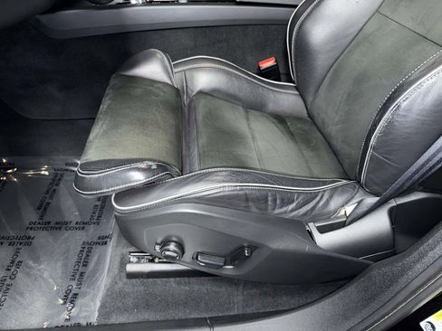 Used 2019 Volvo XC60 T8 R-Design image 3