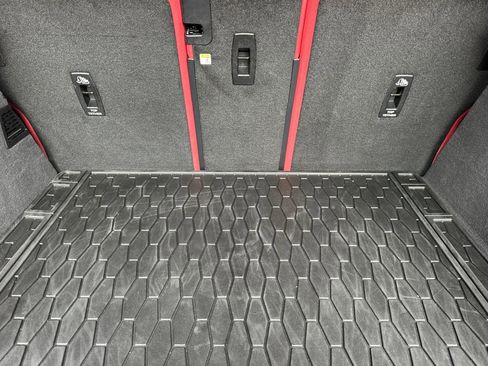 Used 2023 Jaguar F-PACE R-Dynamic S image 33