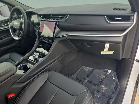 New 2025 Jeep Grand Cherokee L Limited RWD image 30