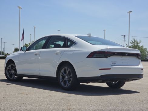 Used 2023 Honda Accord EX image 15