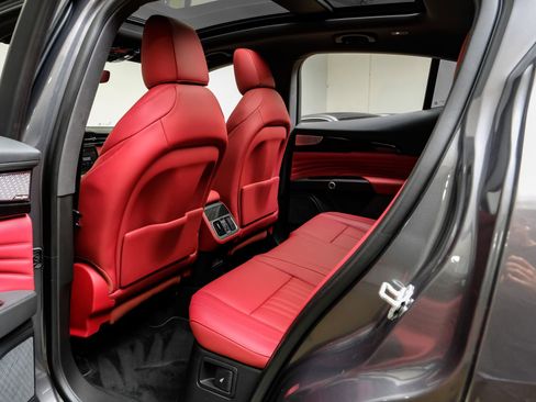 Used 2023 Maserati Grecale Modena image 41