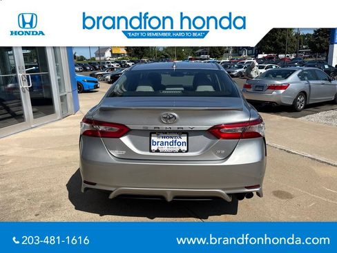 Used 2020 Toyota Camry SE FWD image 5
