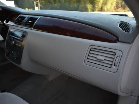 Used 2011 Buick Lucerne CX image 20