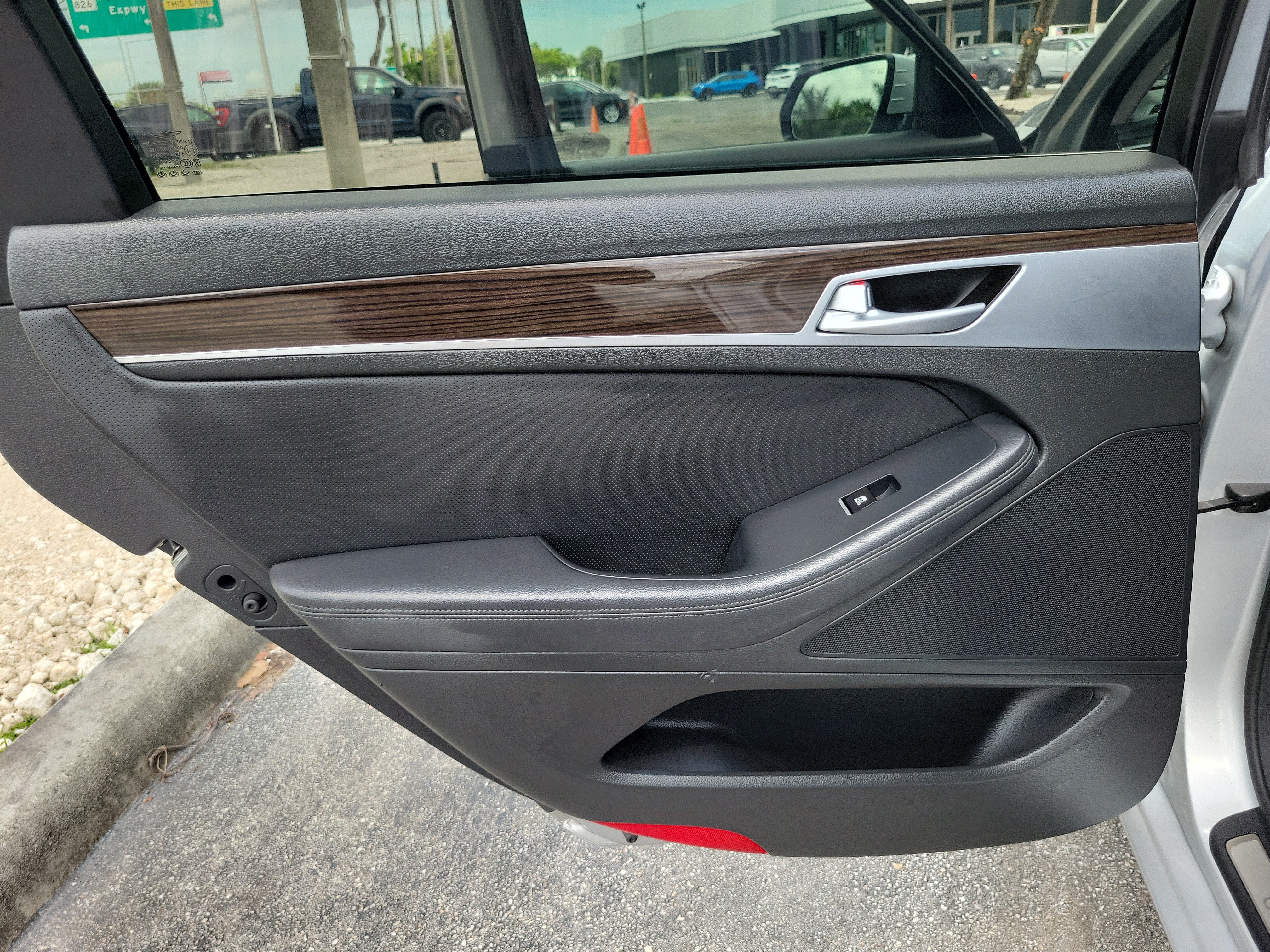 Used 2017 Genesis G80 3.8 RWD image 25