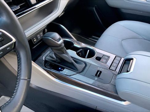 Used 2022 Toyota Highlander Platinum FWD image 17