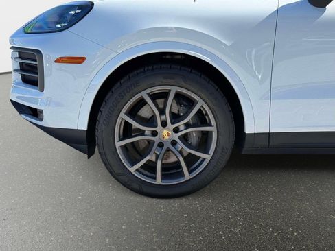 Used 2024 Porsche Cayenne AWD/4WD image 12
