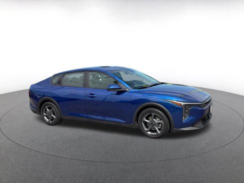 Used 2025 Kia K4 LXS FWD image 2