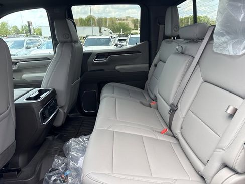 New 2026 GMC Sierra 1500 SLT image 6