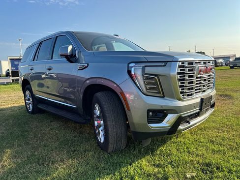 Used 2025 GMC Yukon Denali AWD/4WD image 3