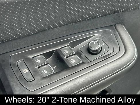 Certified 2026 Volkswagen Atlas SE w/ Panoramic Sunroof Package FWD image 19