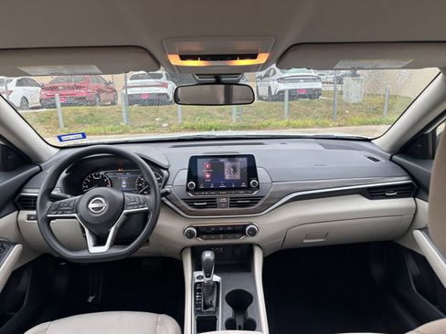 Used 2025 Nissan Altima 2.5 SV image 33