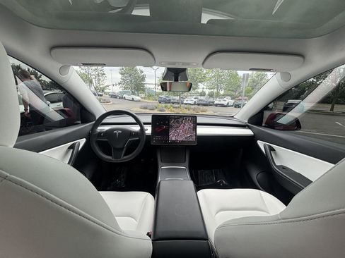 Used 2021 Tesla Model Y Long Range AWD/4WD image 23