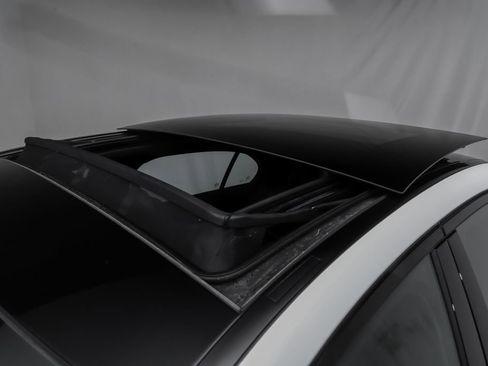 Certified 2023 Mercedes-Benz C 300 4MATIC Sedan image 5