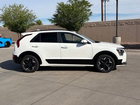 Used 2025 Kia Niro Wind FWD image 5