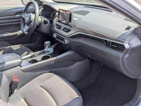 Used 2024 Nissan Altima 2.5 SV FWD image 26