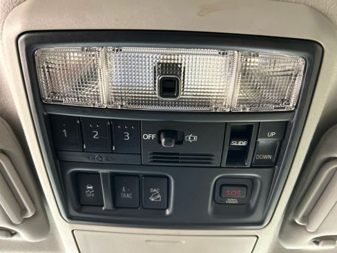 Used 2019 Toyota 4Runner Limited AWD/4WD image 9