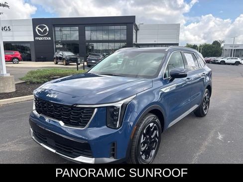 Used 2024 Kia Sorento S w/ Panoramic Sunroof Package FWD image 2