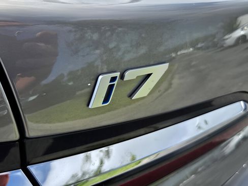 New 2025 BMW i7 xDrive60 image 32