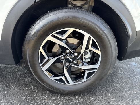 Used 2025 Kia Sportage LX image 14