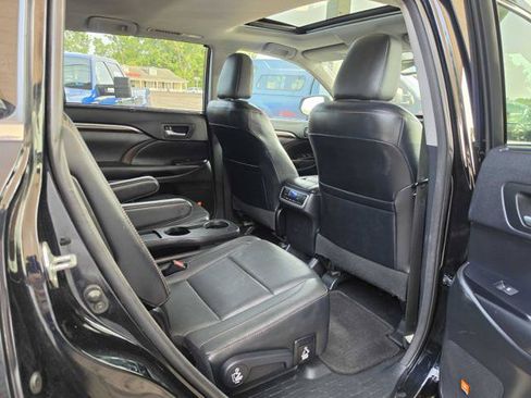 Used 2015 Toyota Highlander Limited AWD/4WD image 17