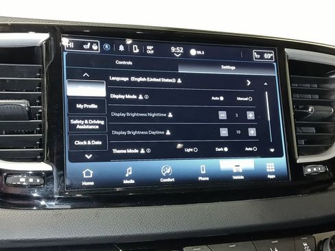 Used 2024 Chrysler Pacifica Touring-L FWD image 26