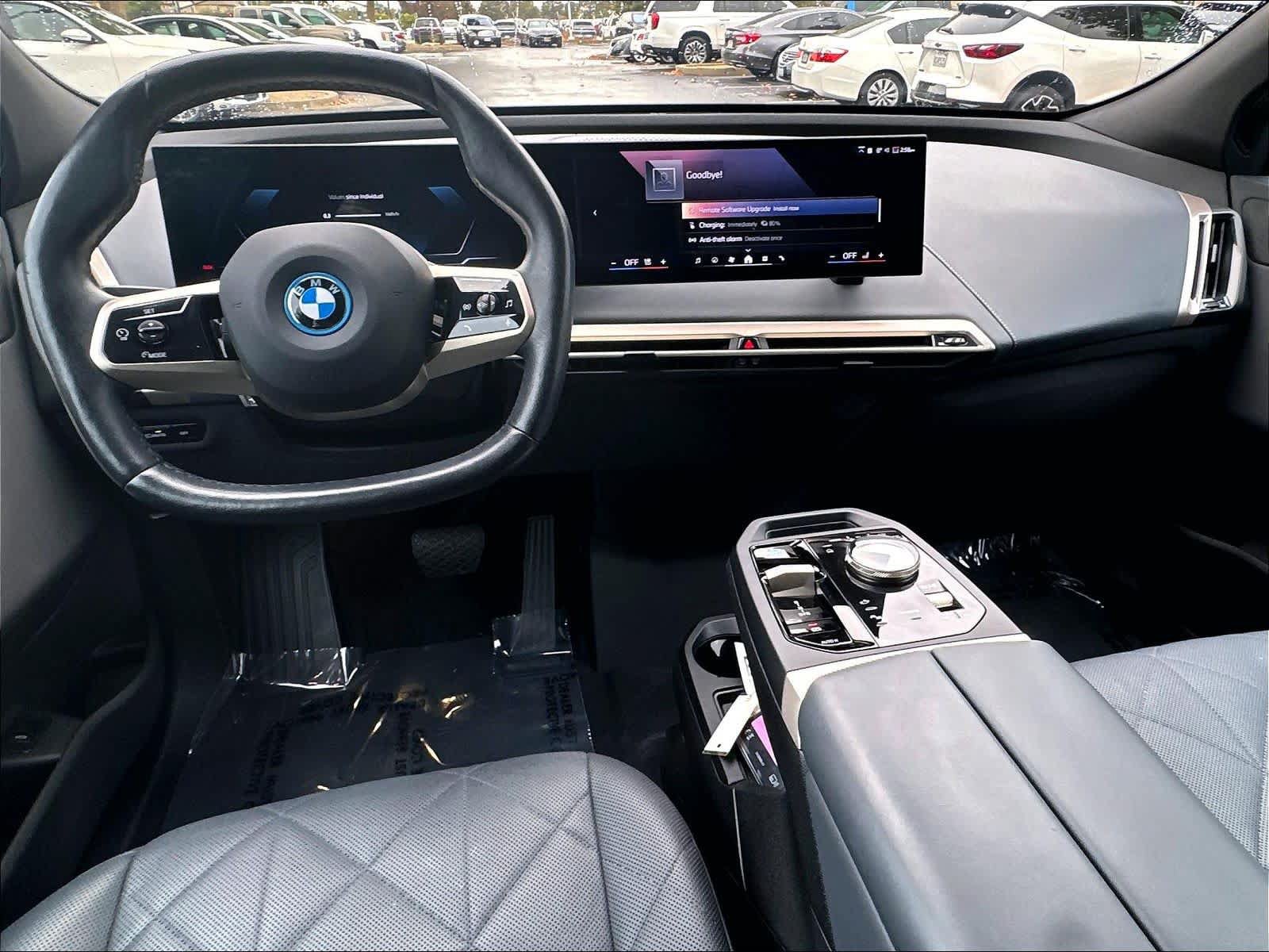 Used 2024 BMW iX xDrive50 w/ Sport Package AWD/4WD image 9