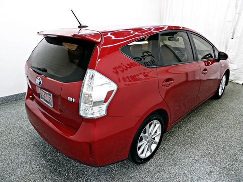 Used 2014 Toyota Prius V Five image 6