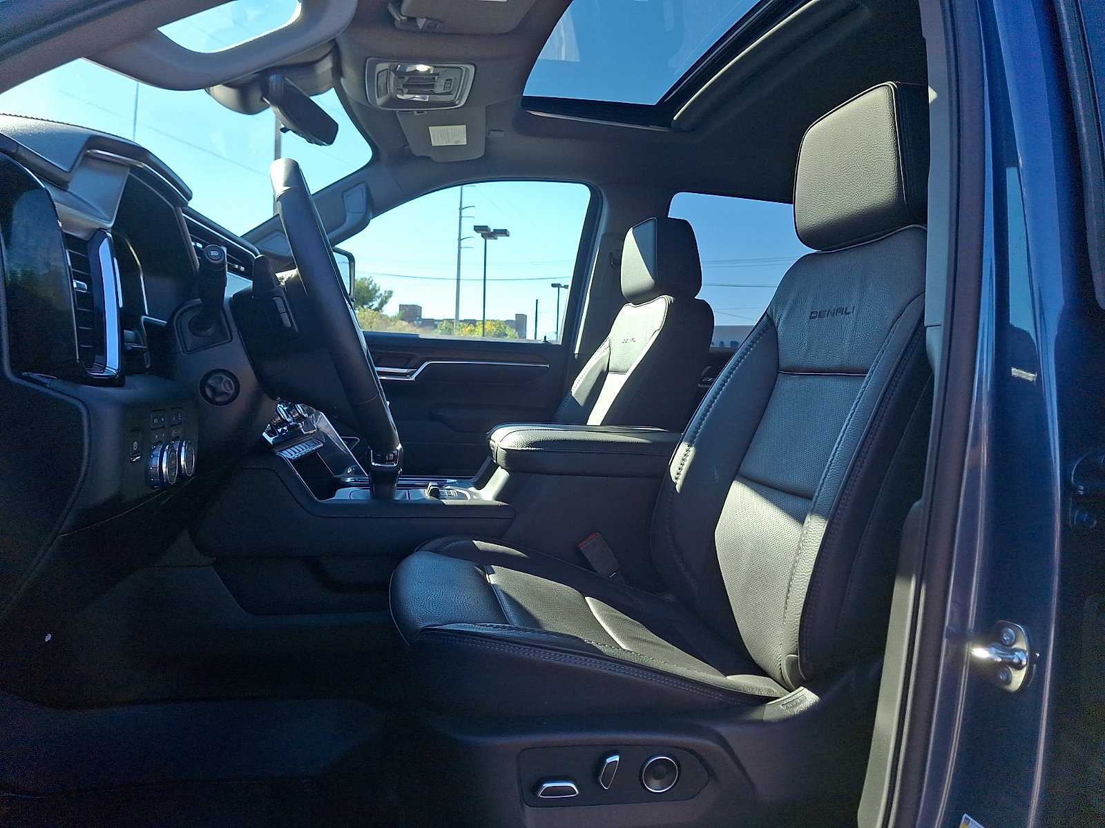 Used 2026 GMC Sierra 1500 Denali w/ Denali Reserve Package AWD/4WD image 14