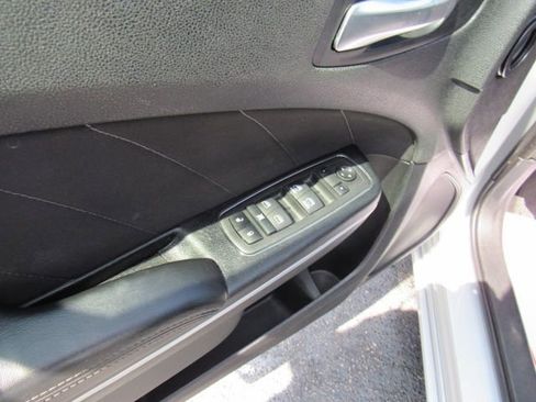 Used 2022 Dodge Charger SXT image 11