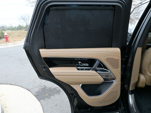 Used 2023 Land Rover Range Rover SE image 41